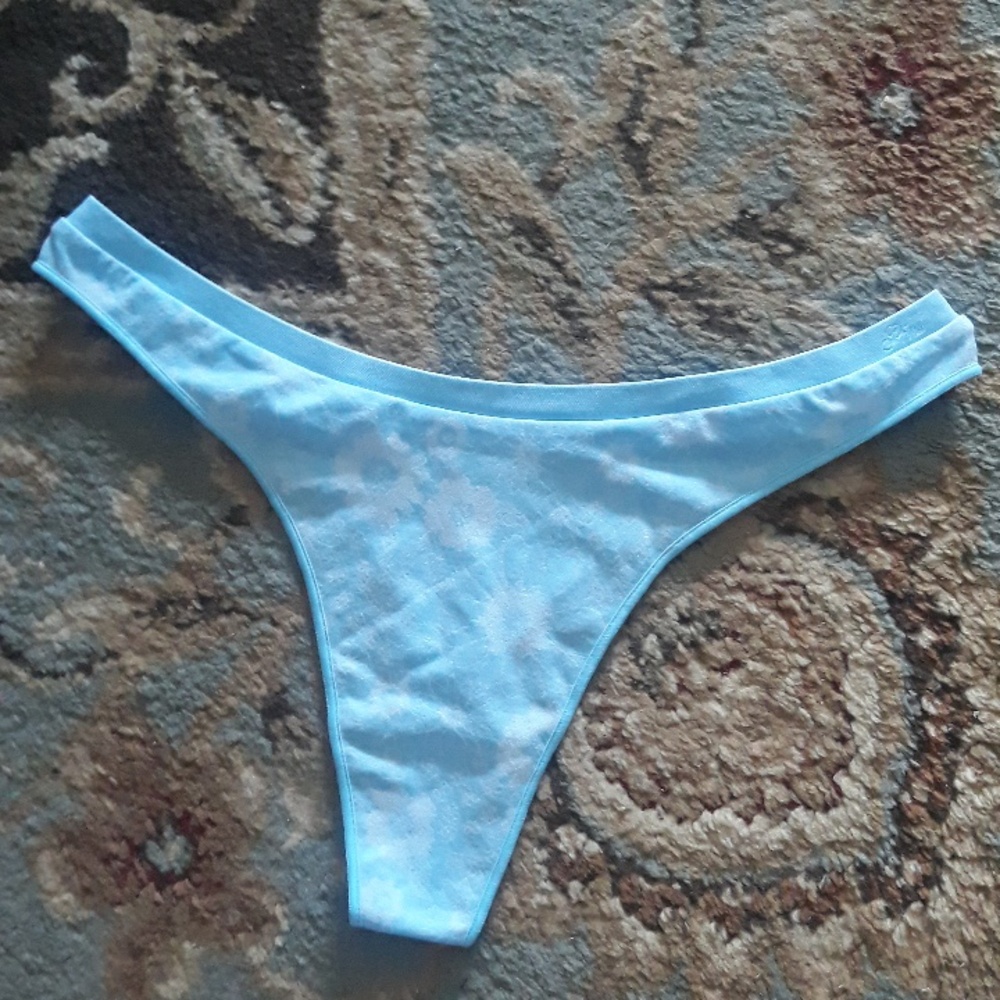 Pink VS thong - Picture 14 of 14
